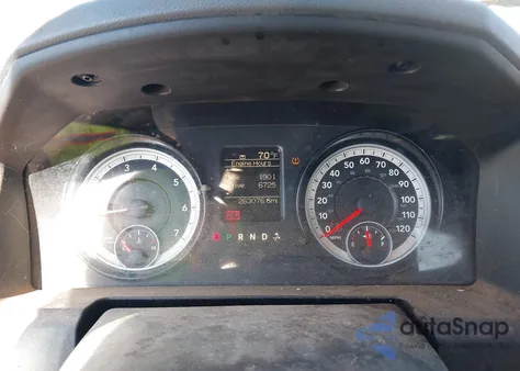 2014 Ram 1500 Tradesman из США, поврежденный, VIN 3C6JR6AG8EG331492